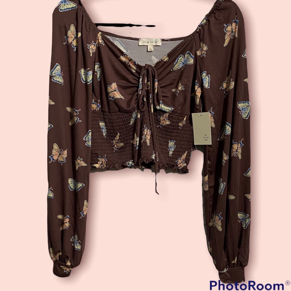 NWT•Butterfly peasant Long Sleeve juniors crop top